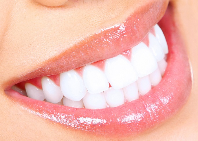 Zubní pasty a doplňky stravy pro zdravé a krásné zuby